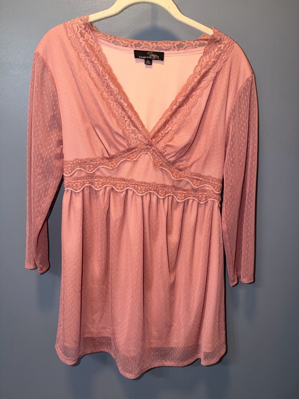 Suzanne Betro Y2K style Dusty Rose Lace-Trim V-Neck Too